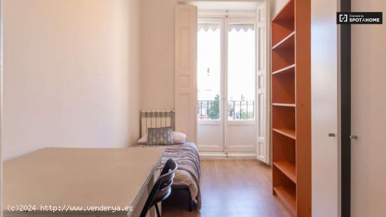 Habitaciones para alquilar en apartamento de 5 dormitorios en Madrid - MADRID