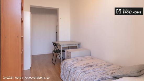 Habitaciones para alquilar en apartamento de 5 dormitorios en Madrid - MADRID