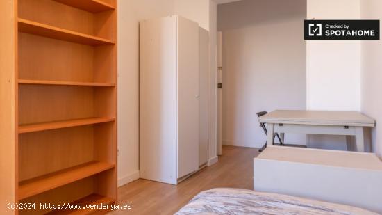 Habitaciones para alquilar en apartamento de 5 dormitorios en Madrid - MADRID