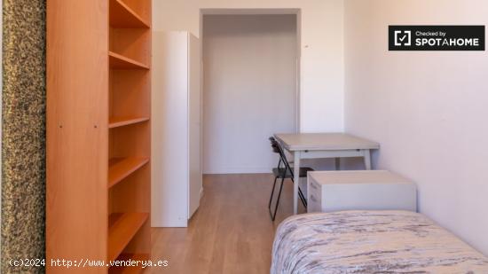 Habitaciones para alquilar en apartamento de 5 dormitorios en Madrid - MADRID