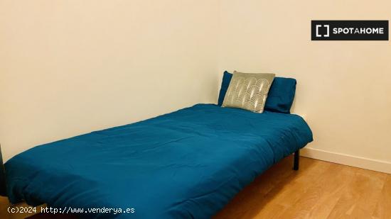 Habitaciones para alquilar en apartamento de 5 dormitorios en Madrid - MADRID