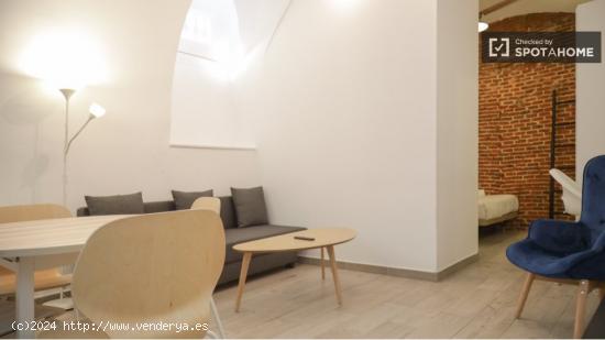 Se alquila piso de 1 dormitorio en Huertas - Cortes - MADRID