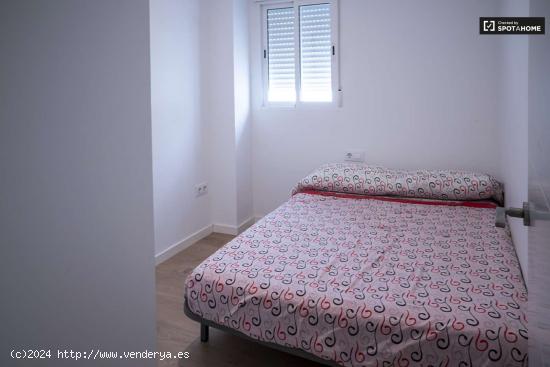  Habitaciones para alquilar en apartamento de 3 dormitorios en Valencia - VALENCIA 