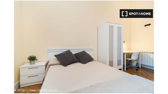 ¡Habitaciones en alquiler en un piso de 10 habitaciones en Madrid! - MADRID