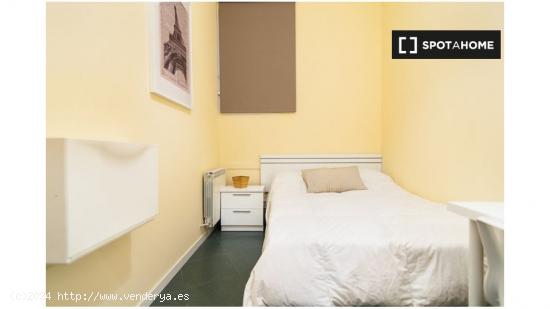 ¡Habitaciones en alquiler en un piso de 10 habitaciones en Madrid! - MADRID