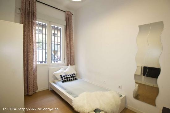  Alquiler de habitaciones en piso de 7 dormitorios en Chamberí, Madrid - MADRID 