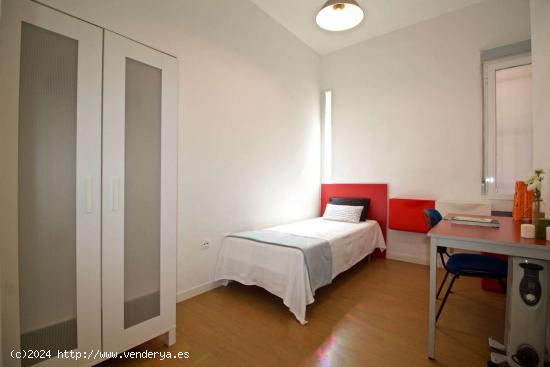  Alquiler de habitaciones en piso de 7 dormitorios en Chamberí, Madrid - MADRID 