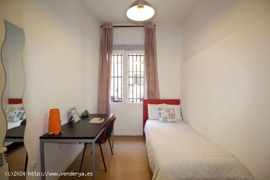 Alquiler de habitaciones en piso de 7 dormitorios en Chamberí, Madrid - MADRID