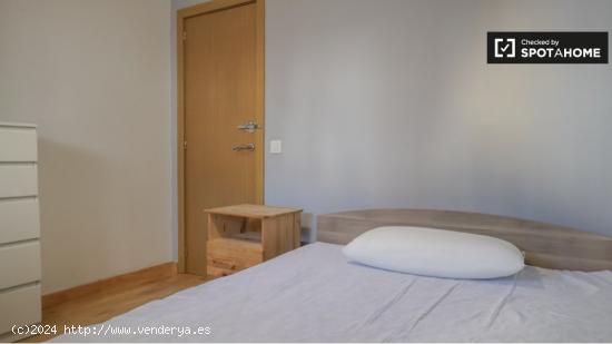 ¡Habitaciones en alquiler en un piso de 7 habitaciones en Madrid! - MADRID