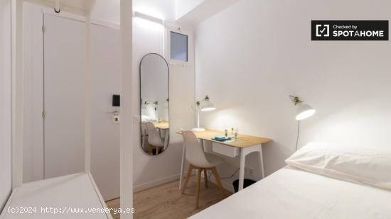 Habitación en coliving en el Barrio Gótico - BARCELONA