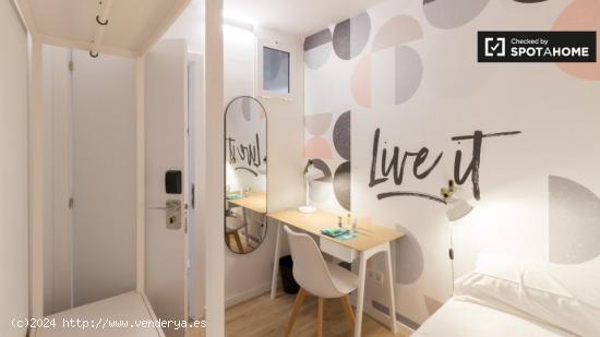 Se alquila habitación en coliving en el Barrio Gótico - BARCELONA