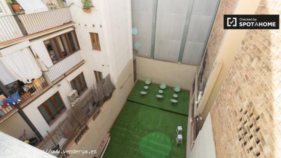 Habitación con terraza en el Barrio Gótico - BARCELONA