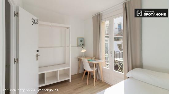 Habitación con terraza en el Barrio Gótico - BARCELONA