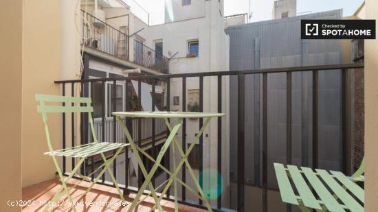 Habitación con terraza en el Barrio Gótico - BARCELONA