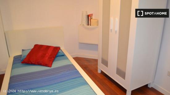 ¡Habitaciones en alquiler en un apartamento de 5 habitaciones en Madrid! - MADRID