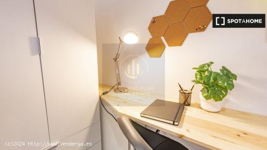 ¡Habitaciones en alquiler en un apartamento de 5 habitaciones en Madrid! - MADRID