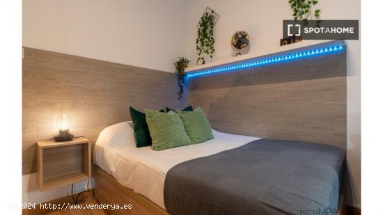 ¡Habitaciones en alquiler en un apartamento de 5 habitaciones en Madrid! - MADRID