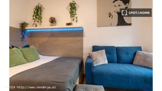 ¡Habitaciones en alquiler en un apartamento de 5 habitaciones en Madrid! - MADRID