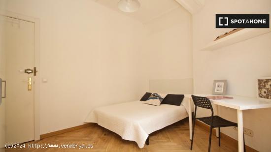 ¡Habitaciones en alquiler en un apartamento de 6 habitaciones en Madrid! - MADRID