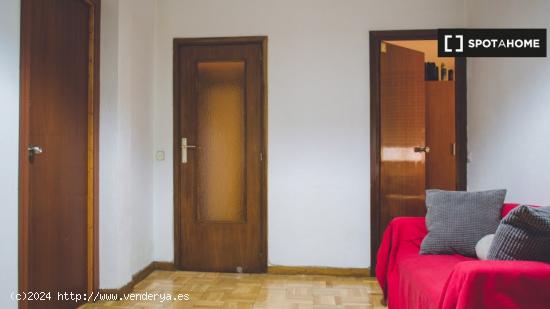 ¡Habitaciones en alquiler en un apartamento de 5 habitaciones en Madrid! - MADRID