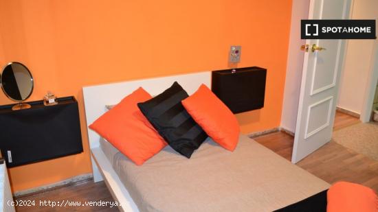 Habitaciones en alquiler en apartamento de 4 dormitorios en Madrid! - MADRID