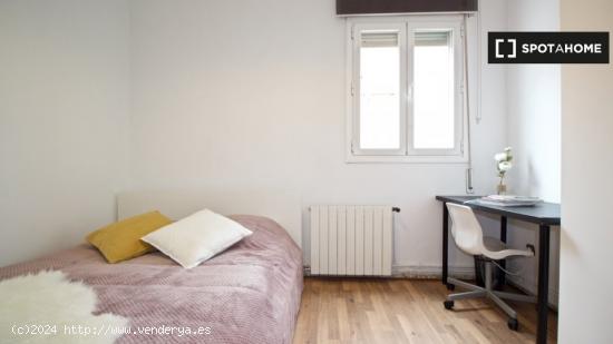 Habitaciones en alquiler en apartamento de 4 dormitorios en Madrid! - MADRID