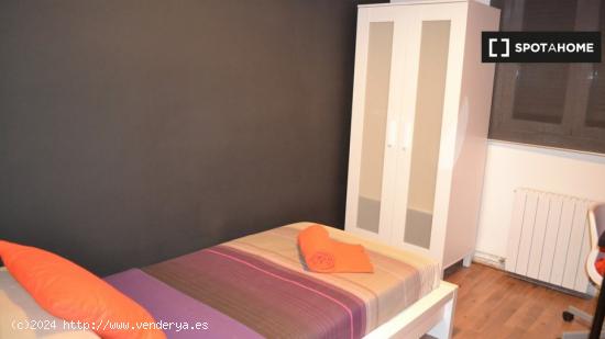 Habitaciones en alquiler en apartamento de 4 dormitorios en Madrid! - MADRID