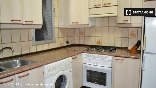 Habitaciones en alquiler en apartamento de 4 dormitorios en Madrid! - MADRID