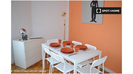 ¡Habitaciones en alquiler en un apartamento de 6 habitaciones en Madrid! - MADRID