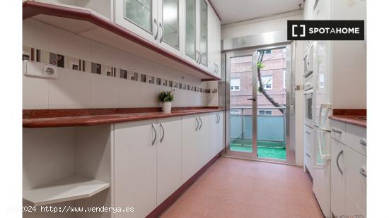 ¡Habitaciones en alquiler en un apartamento de 5 habitaciones en Madrid! - MADRID