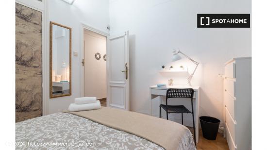 ¡Habitaciones en alquiler en un apartamento de 6 habitaciones en Madrid! - MADRID