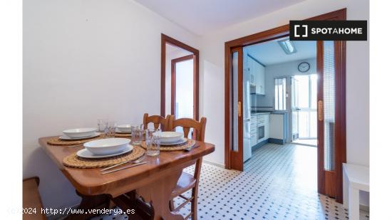 Alquiler de habitaciones en apartamento de 4 dormitorios en Pacífico - MADRID