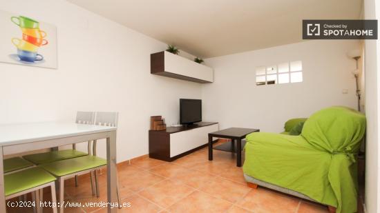 Amplia habitación con armario independiente en un apartamento compartido, San Francisco Javier - GR