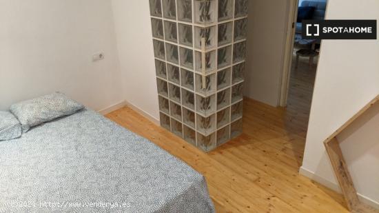 Habitación en piso compartido en barcelona. - BARCELONA