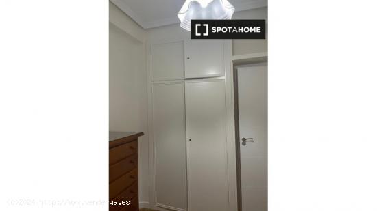 Alquiler de habitaciones en apartamento de 4 dormitorios en Atocha - MADRID