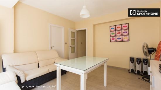 Apartamento de 4 dormitorios en Pajaritos - GRANADA