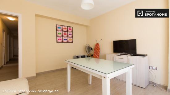 Apartamento de 4 dormitorios en Pajaritos - GRANADA