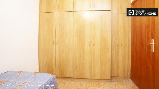 Acogedora habitación en alquiler en apartamento de 3 dormitorios ideal para mujeres solteras en San