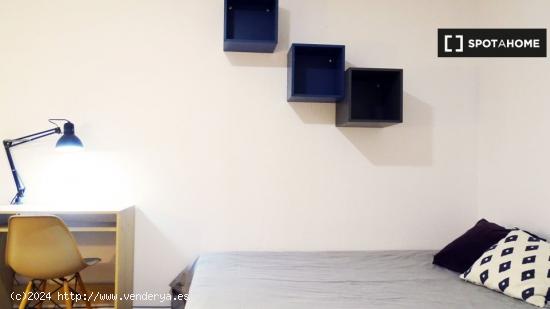 Habitación ideal con aire acondicionado en piso compartido, Eixample - BARCELONA