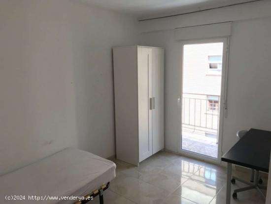  Alquiler de habitaciones en apartamento de 5 dormitorios en Rascanya, Valencia - VALENCIA 