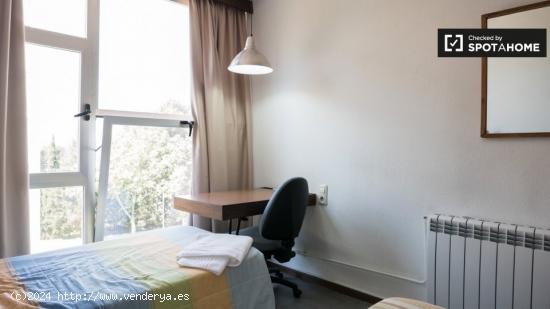 Dormitorio con baño en residencia grande en Ciudad Universitaria - MADRID