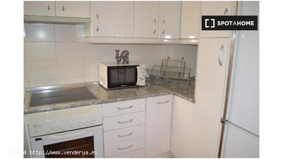 ¡Habitaciones en alquiler en un apartamento de 6 habitaciones en Madrid! - MADRID