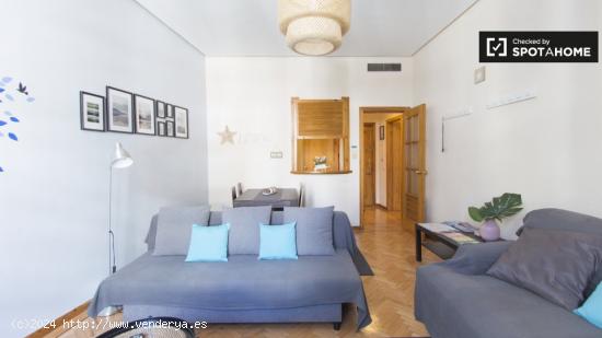 Encantador apartamento de 2 dormitorios disponible para alquilar en el centro de Madrid - MADRID