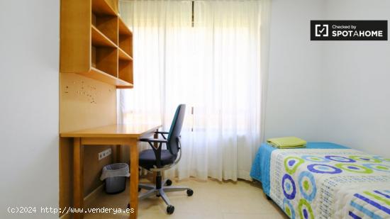 Gran habitación con baño privado para alquilar en residencia en Trafalgar - MADRID