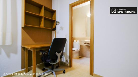 Se alquila habitación en residencia de estudiantes moderna en el joven Almagro. - MADRID