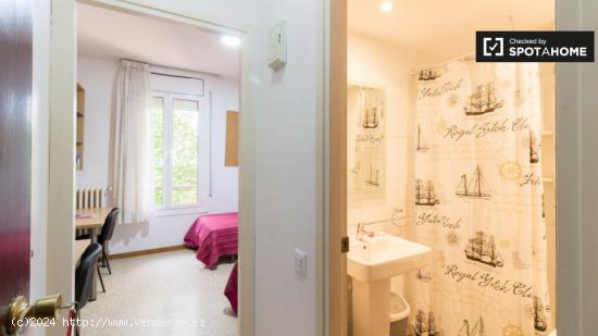 Se alquila habitación en piso de 1 dormitorio en Eixample, Barcelona - BARCELONA