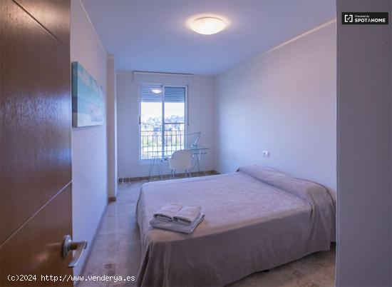  Se alquila habitación en piso de 3 dormitorios en Soternes, Valencia - VALENCIA 