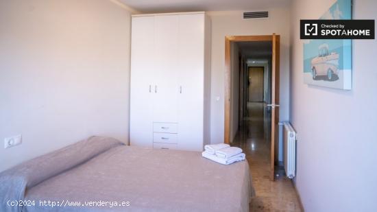 Se alquila habitación en piso de 3 dormitorios en Soternes, Valencia - VALENCIA