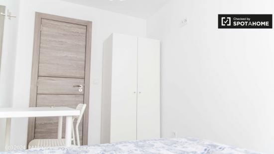 Habitación soleada con cama doble en alquiler en Algirós - VALENCIA