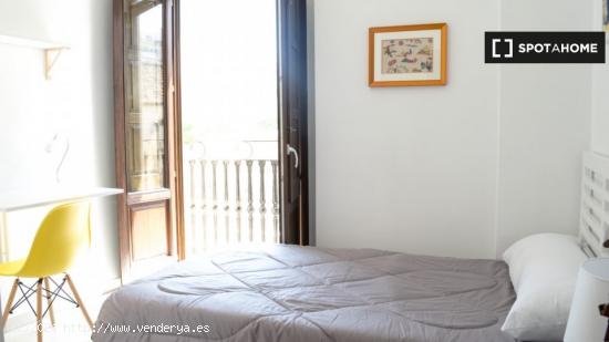 Habitación en apartamento de 4 dormitorios en Poblats Marítims, Valencia - VALENCIA